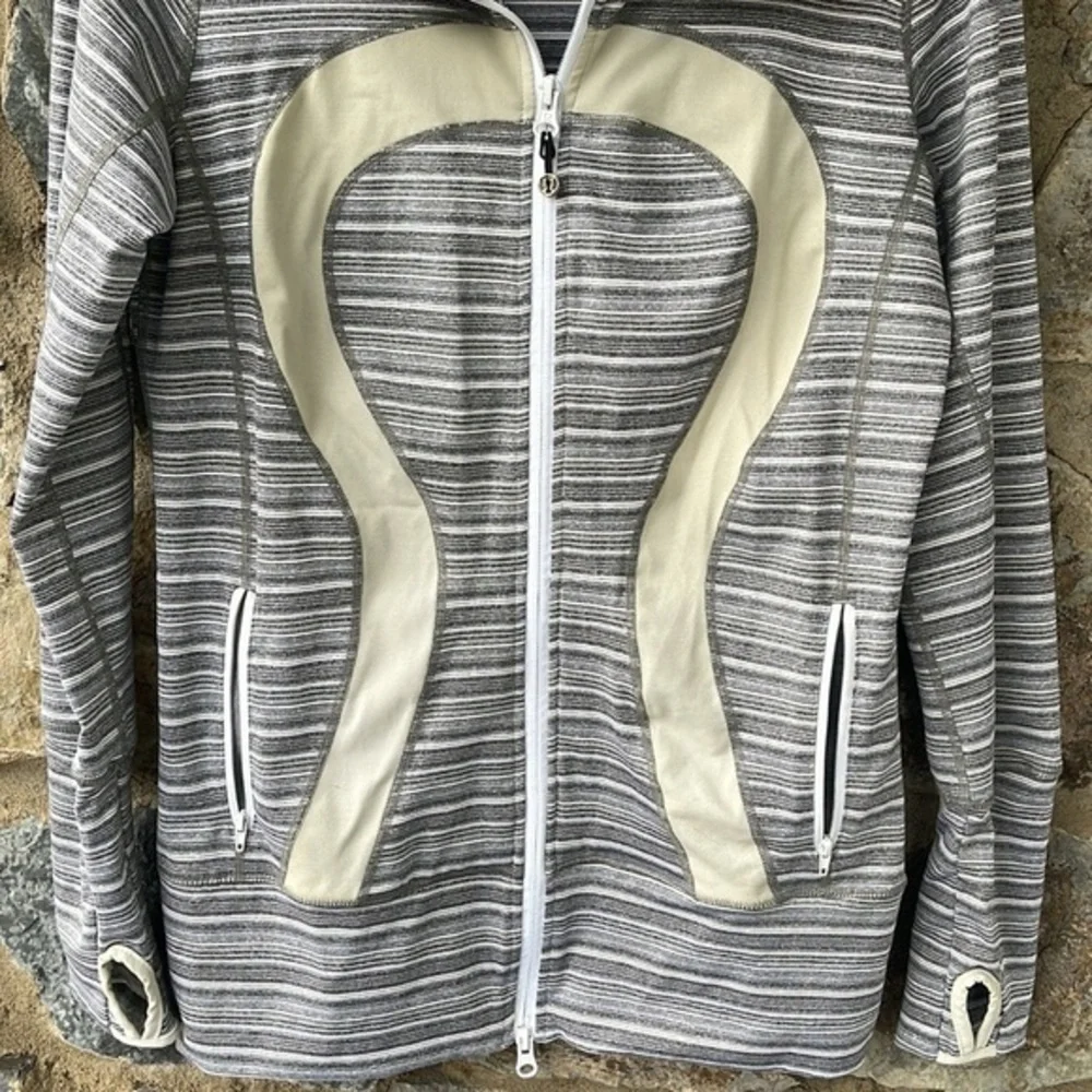 Lululemon Athletica In Stride Full Zip Jacket in Charcoal Stripes & Ivory Size 6